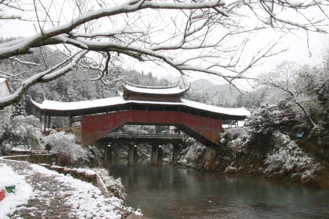 《溪东桥雪景》